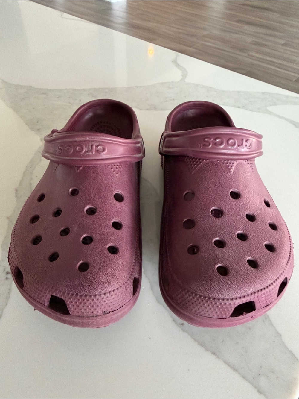 CROCS Women’s Classic Clog in Marion Burgundy Plum. Women’s size 8
